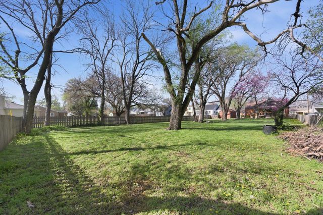 1554 N Woodrow Ct, Wichita, KS 67203