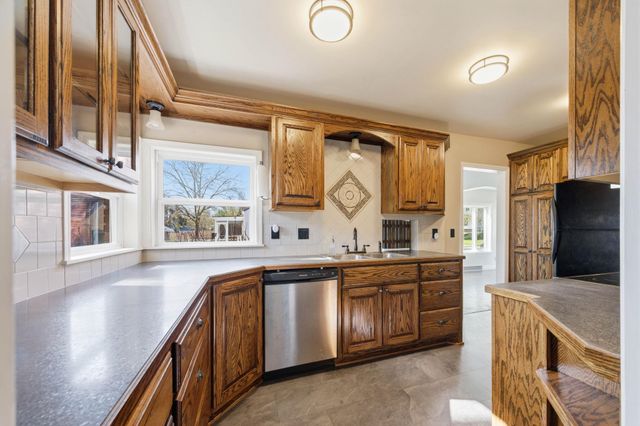 1554 N Woodrow Ct, Wichita, KS 67203