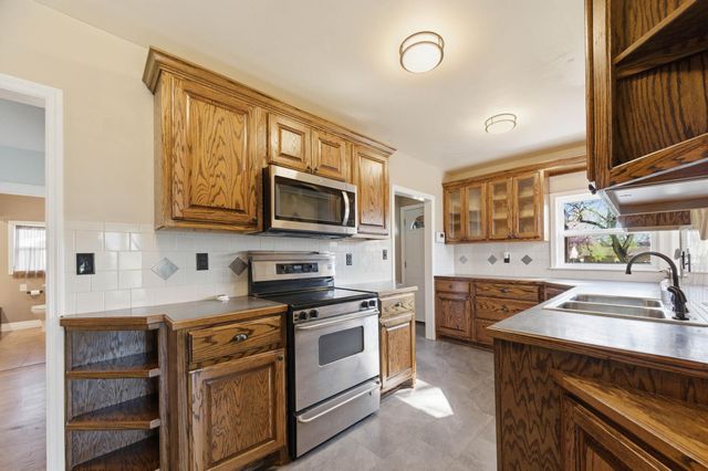 1554 N Woodrow Ct, Wichita, KS 67203