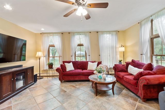 27 True Rd 2, Salisbury, MA 01952