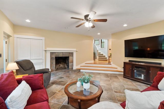 27 True Rd 2, Salisbury, MA 01952