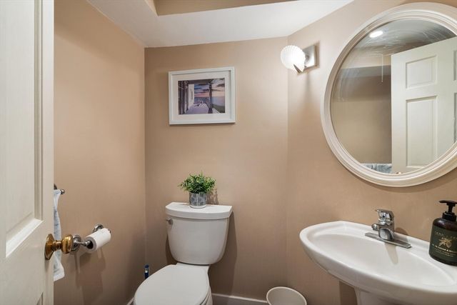 27 True Rd 2, Salisbury, MA 01952