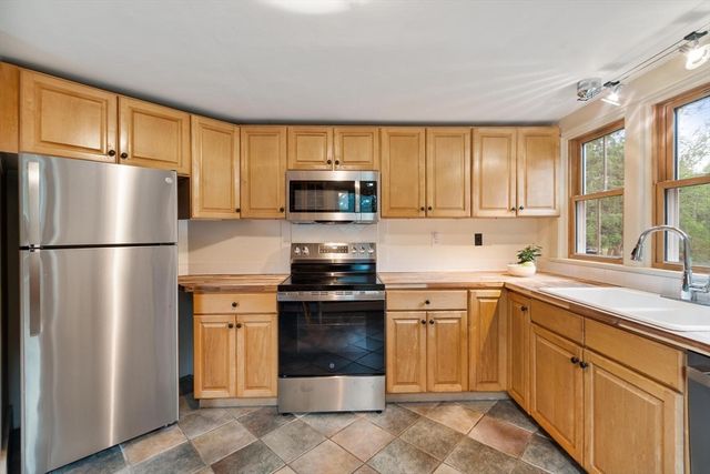 27 True Rd 2, Salisbury, MA 01952