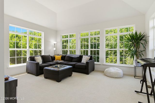 6 Valley Court, Cream Ridge, NJ 08514