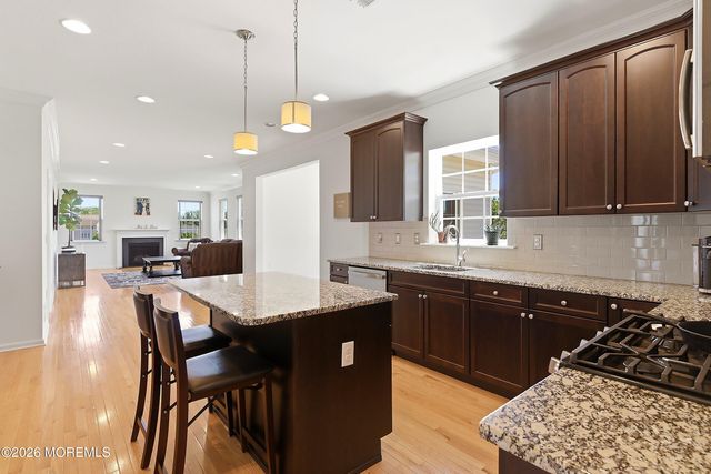 6 Valley Court, Cream Ridge, NJ 08514