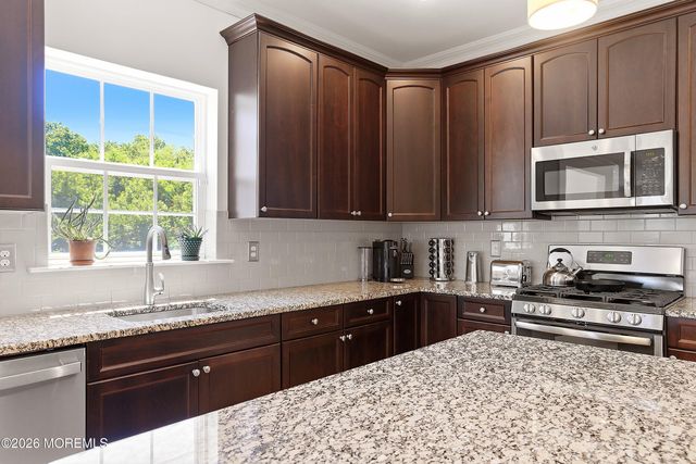6 Valley Court, Cream Ridge, NJ 08514