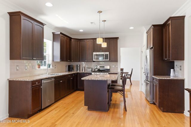 6 Valley Court, Cream Ridge, NJ 08514