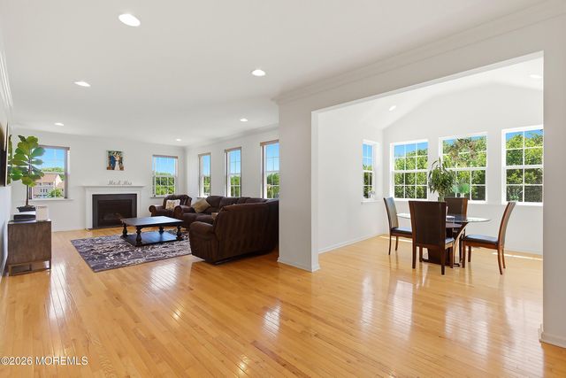 6 Valley Court, Cream Ridge, NJ 08514