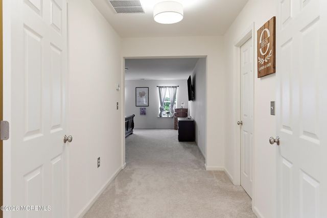 6 Valley Court, Cream Ridge, NJ 08514
