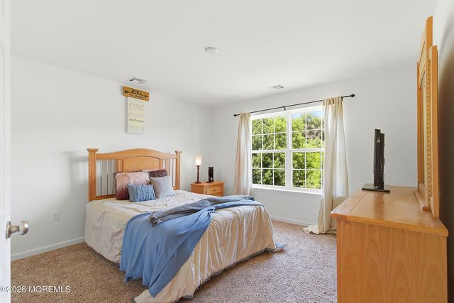 6 Valley Court, Cream Ridge, NJ 08514