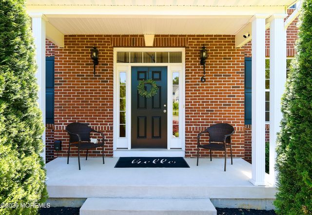 6 Valley Court, Cream Ridge, NJ 08514