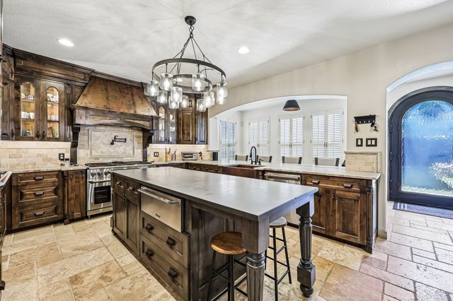 221 N Lucas Drive, Grapevine, TX 76051