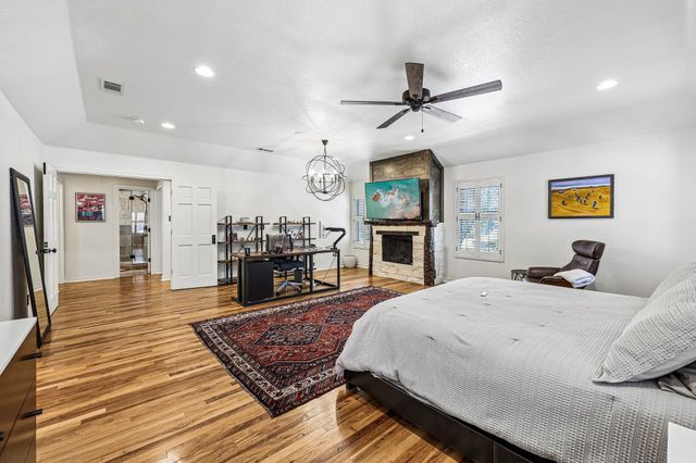 221 N Lucas Drive, Grapevine, TX 76051
