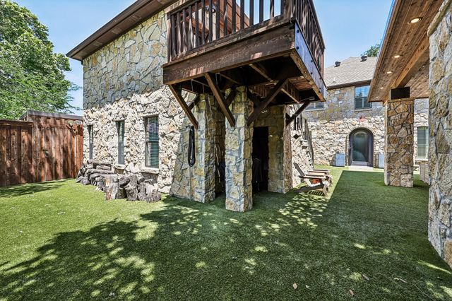221 N Lucas Drive, Grapevine, TX 76051