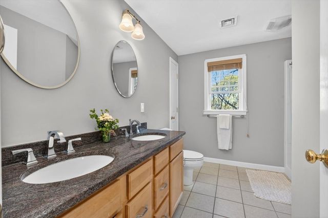 16 Rhodes Place 16, Hingham, MA 02043