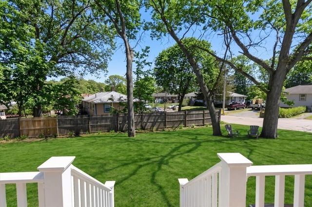 16 Rhodes Place 16, Hingham, MA 02043