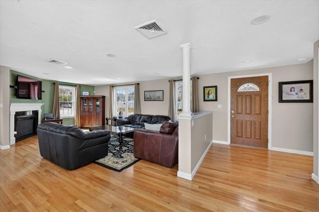 16 Rhodes Place 16, Hingham, MA 02043