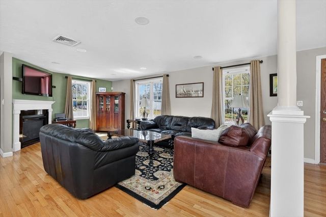 16 Rhodes Place 16, Hingham, MA 02043