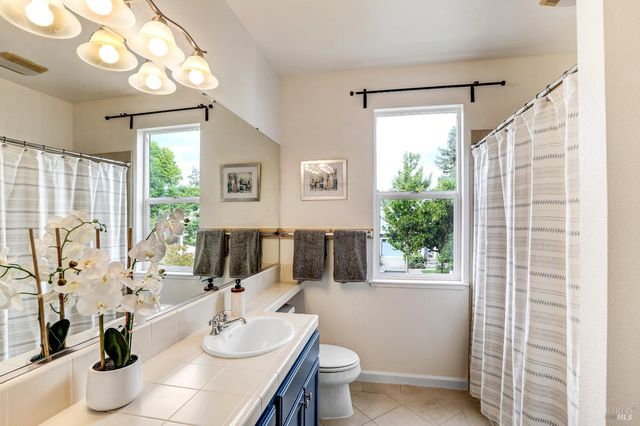 143 Piper Ln, Sonoma, CA 95476