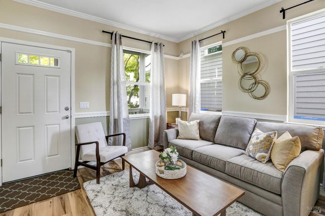 143 Piper Ln, Sonoma, CA 95476