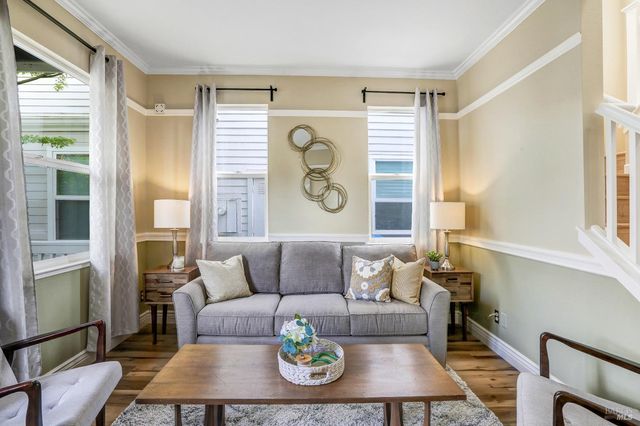 143 Piper Ln, Sonoma, CA 95476