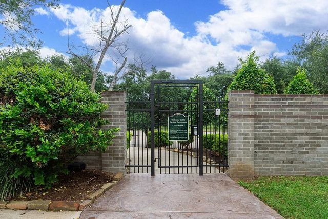 2127 Stacy Glen, Houston, TX 77008