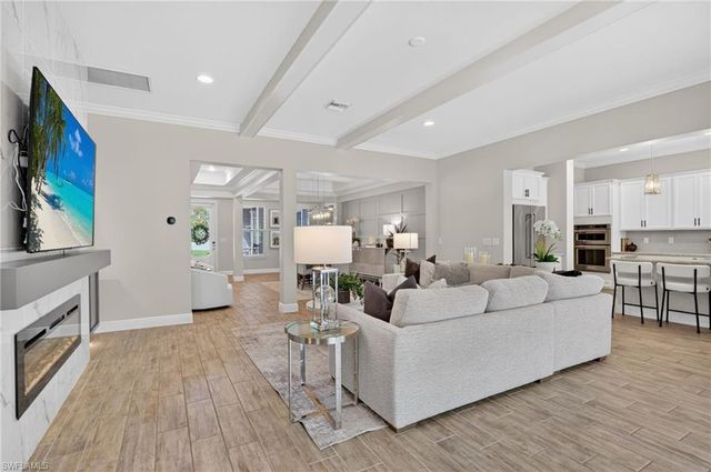 3821 Helmsman DR, Naples, FL 34120