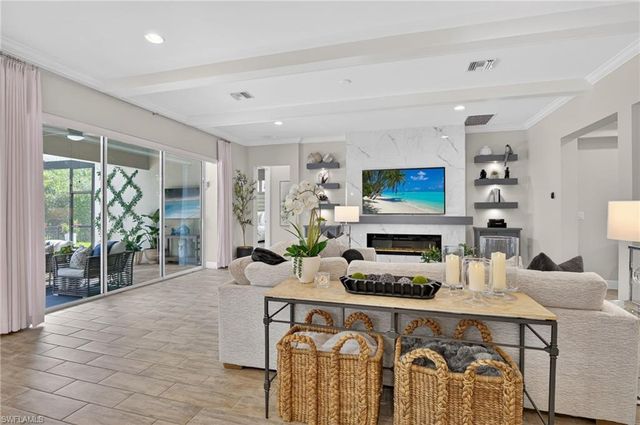 3821 Helmsman DR, Naples, FL 34120