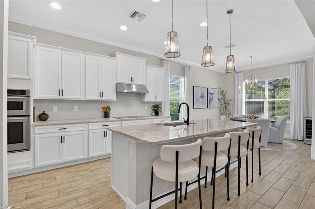3821 Helmsman DR, Naples, FL 34120