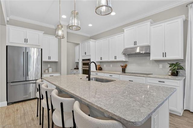 3821 Helmsman DR, Naples, FL 34120