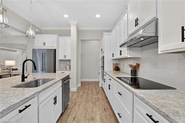 3821 Helmsman DR, Naples, FL 34120