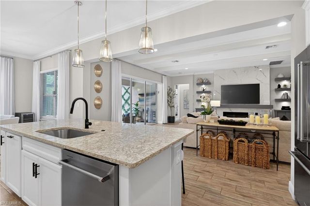 3821 Helmsman DR, Naples, FL 34120