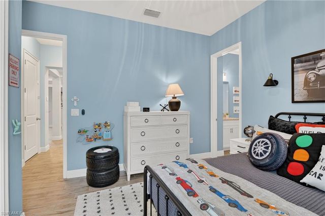 3821 Helmsman DR, Naples, FL 34120