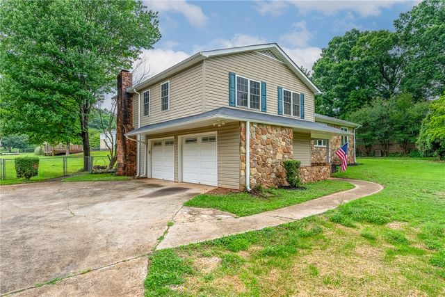 1206 Three Bridges Road, Easley, SC 29642