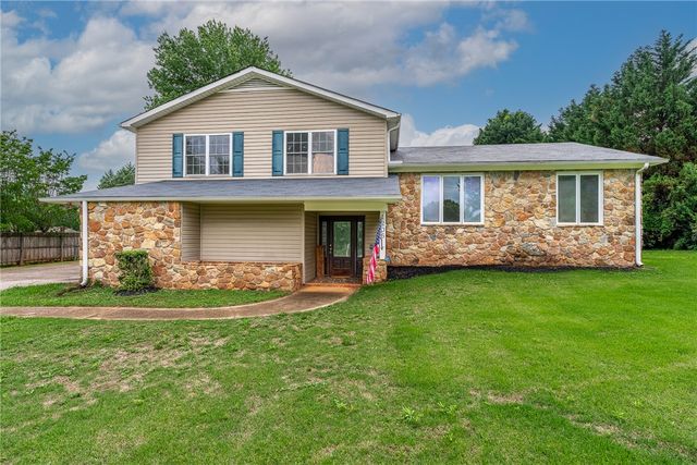 1206 Three Bridges Road, Easley, SC 29642