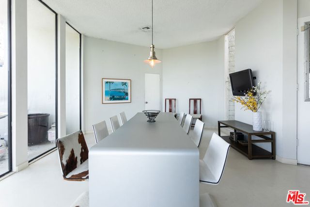 960 Stradella Road, Los Angeles, CA 90077