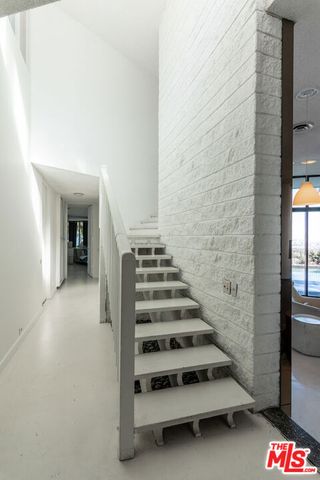 960 Stradella Road, Los Angeles, CA 90077