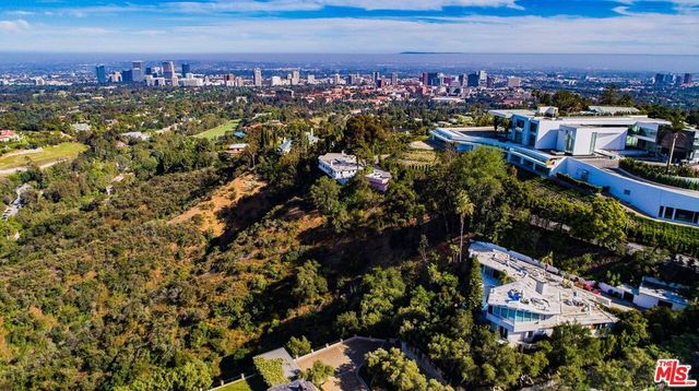 960 Stradella Road, Los Angeles, CA 90077