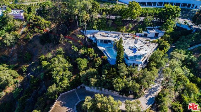 960 Stradella Road, Los Angeles, CA 90077