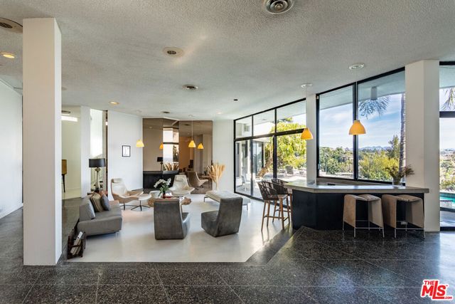 960 Stradella Road, Los Angeles, CA 90077