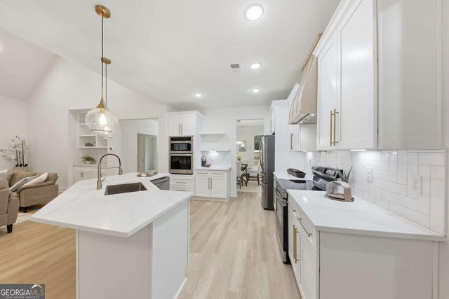 370 Harbour Shores Drive, Jackson, GA 30233