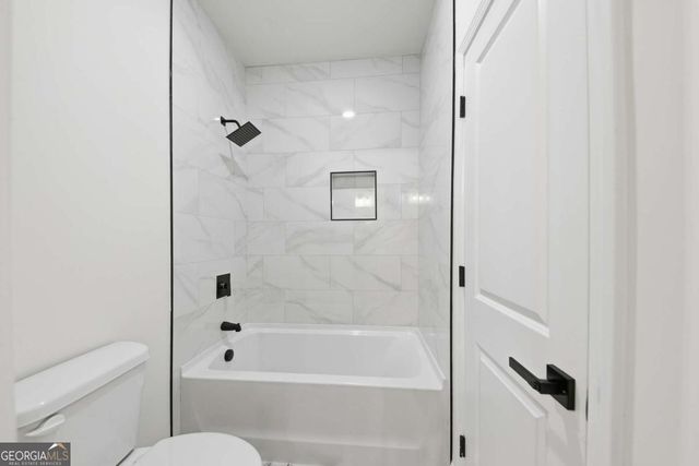 370 Harbour Shores Drive, Jackson, GA 30233