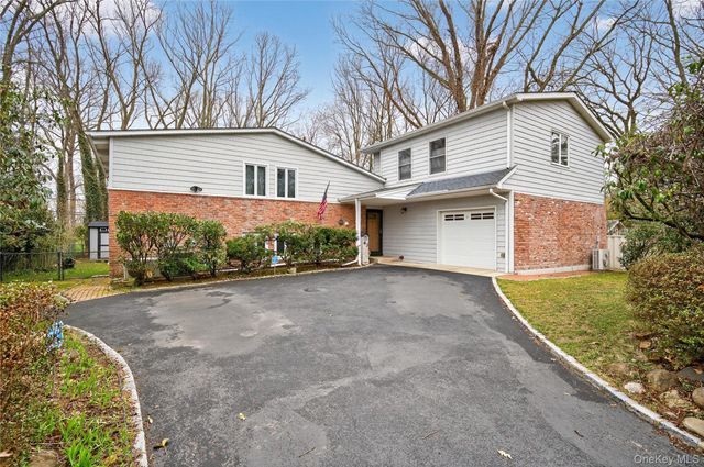43 Highwood Road, East Norwich, NY 11732