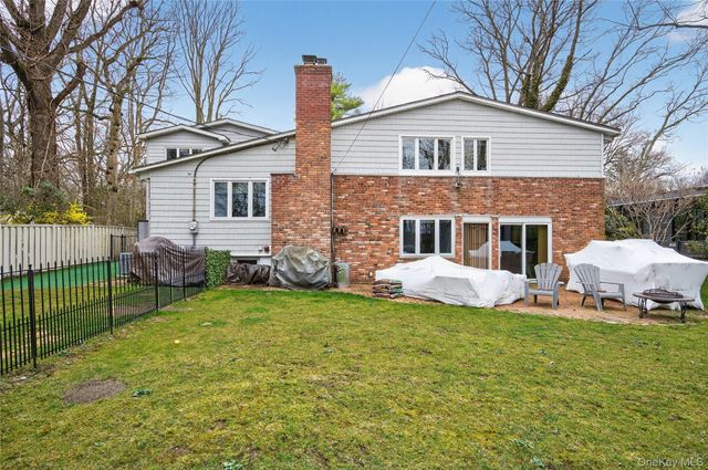 43 Highwood Road, East Norwich, NY 11732
