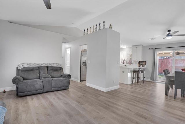 1105 Memory Ln, Modesto, CA 95351