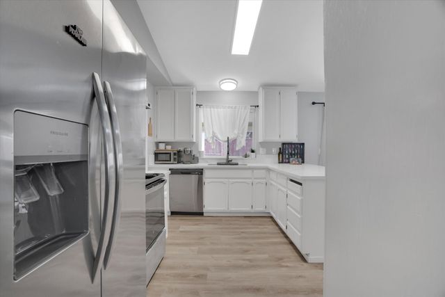 1105 Memory Ln, Modesto, CA 95351