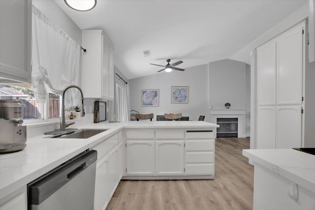 1105 Memory Ln, Modesto, CA 95351