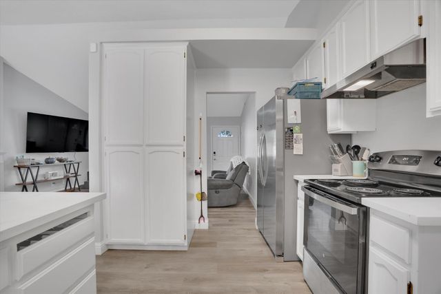 1105 Memory Ln, Modesto, CA 95351