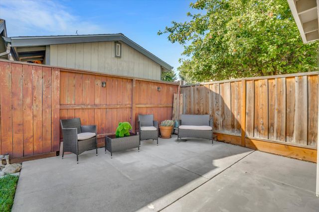 1105 Memory Ln, Modesto, CA 95351