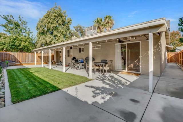 1105 Memory Ln, Modesto, CA 95351